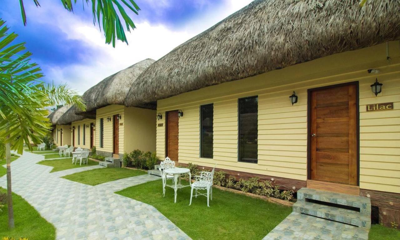 Reddoorz @ Afamosa Villas Resort Ilocos Sur Cabanglotan Exterior photo